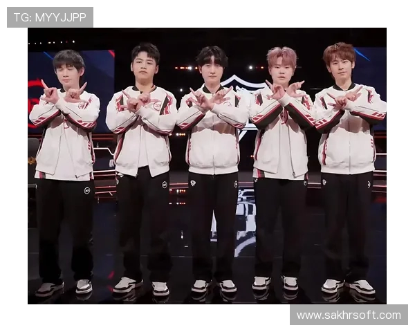 JDG副教练Xiaobai晒赛后聚餐照自曝一个月胖了十五斤健康饮食成为焦点